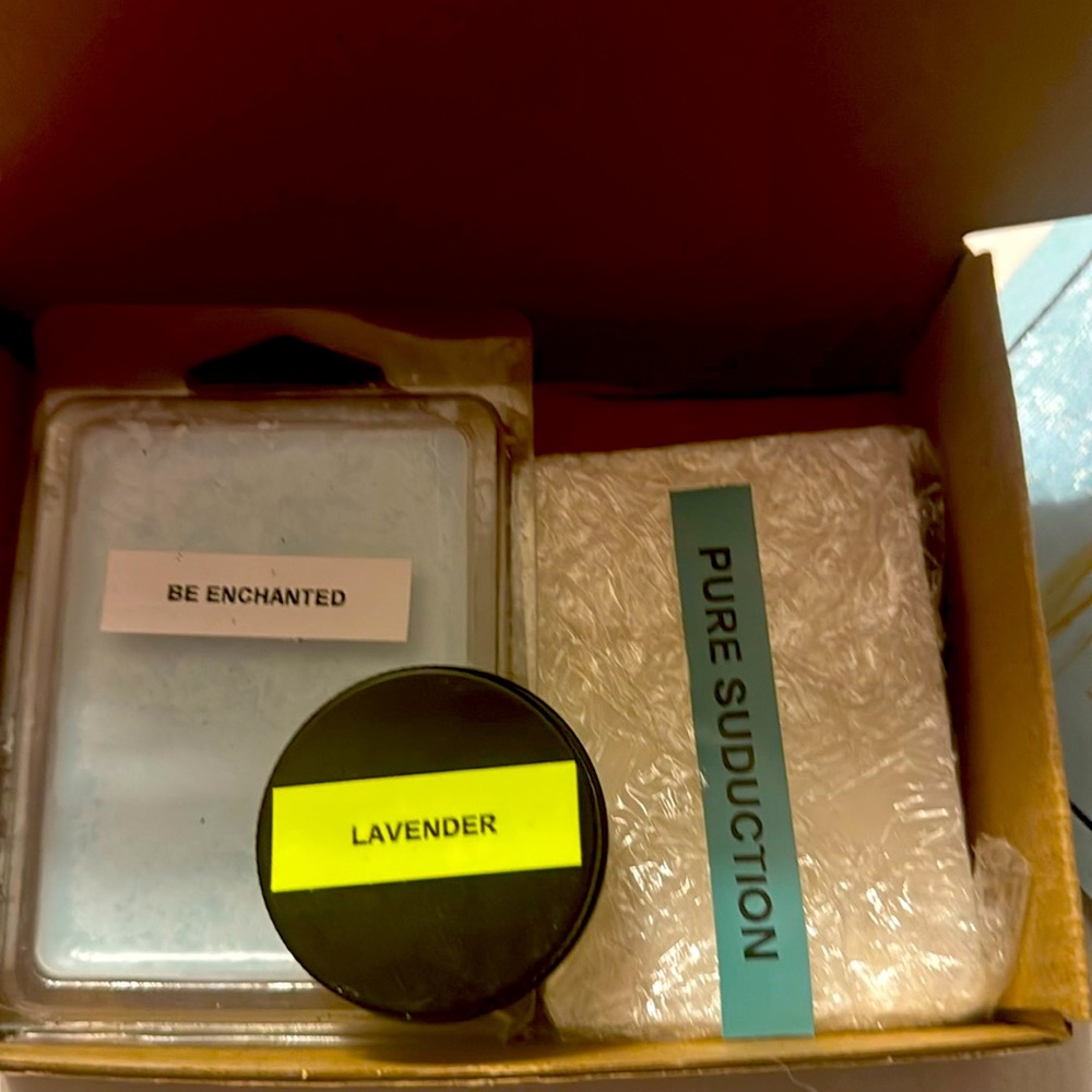 Homemade gift box with the beeswax lotion, bar, a soap bar and a melt wax ￼